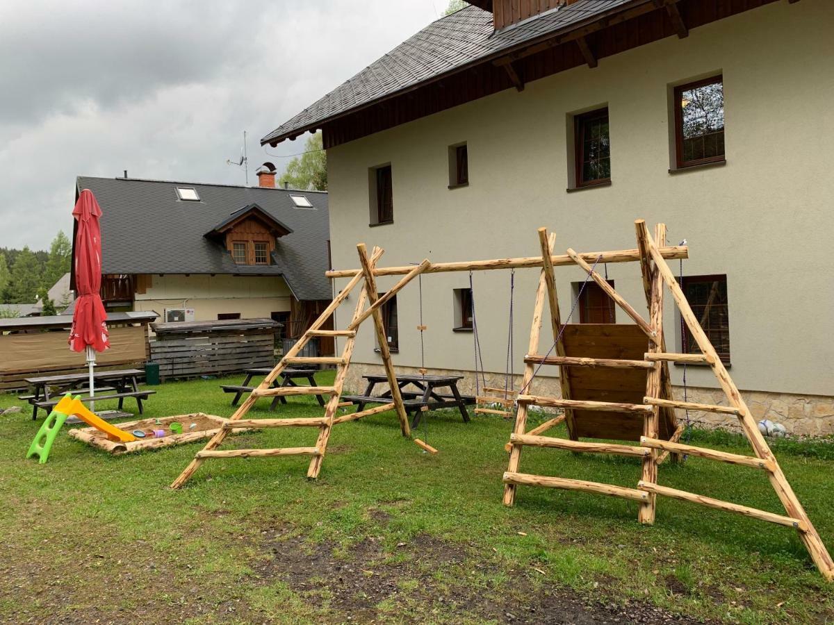Penzion Sunski Hotel Harrachov Bagian luar foto